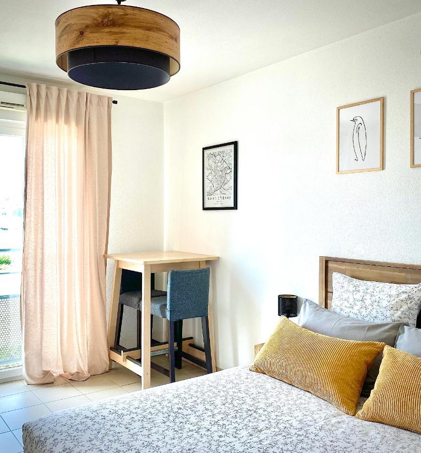 Appartement En Face Hopital Nord Saint-Priest-en-Jarez Esterno foto